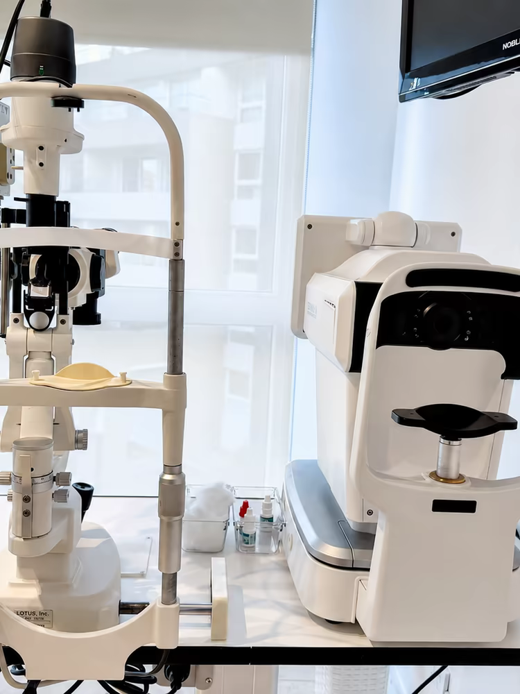 Equipamiento oftalmológico de alta precisión